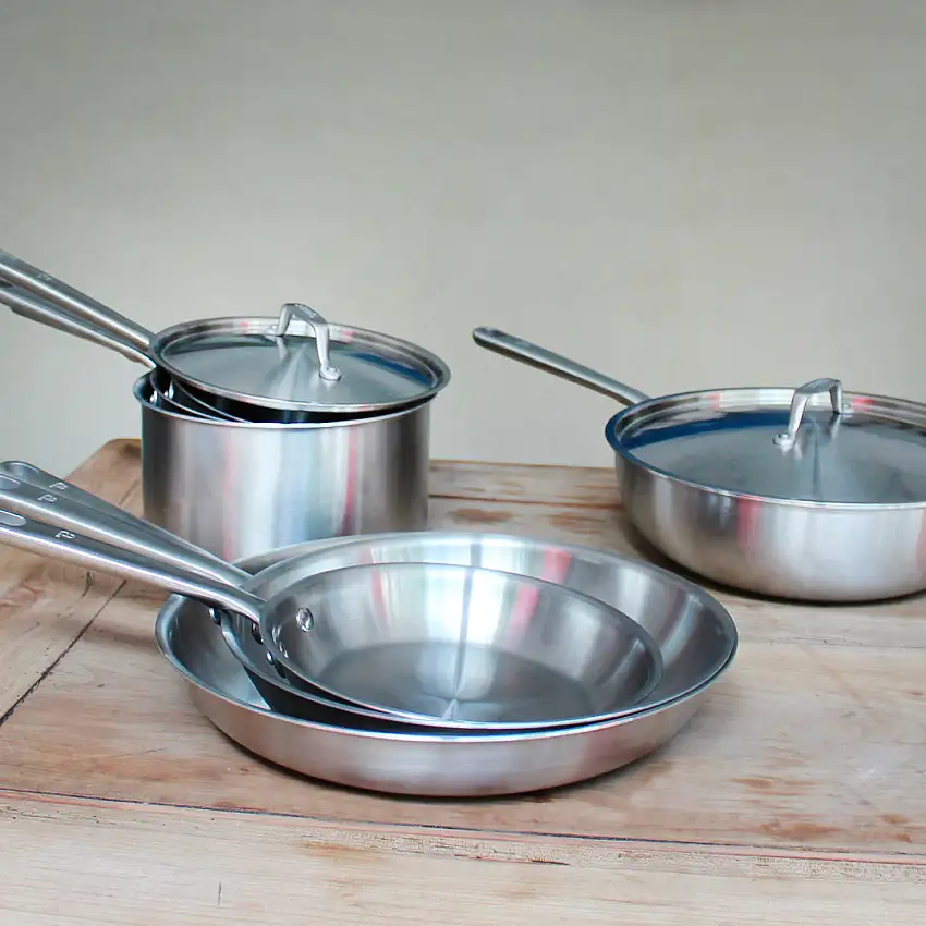 Batterie de cuisine en inox 18/10 brossé manche fixe