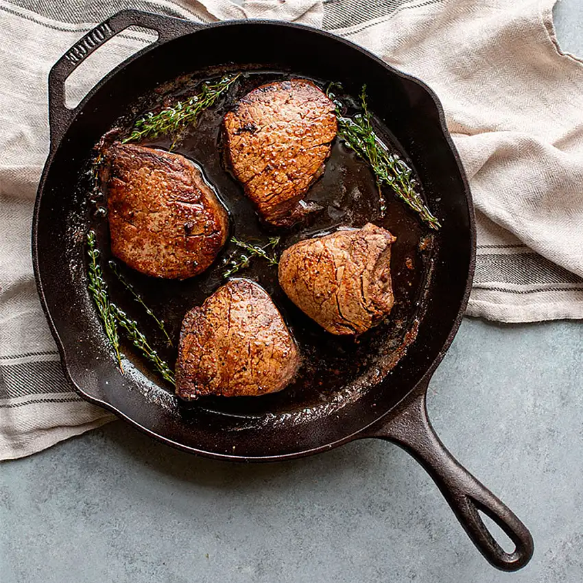 Poêle à frire ronde en fer Lodge de la collection Skillet Chef