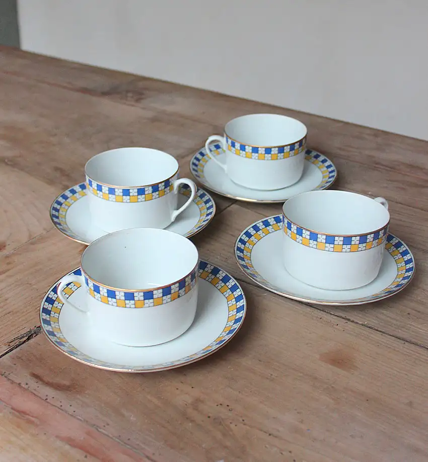 4 grandes tasses en porcelaine art déco vintage
