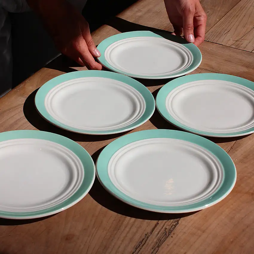 5 assiettes à dessert en faïence ancienne