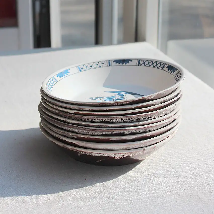 Assiettes en céramique cul noir