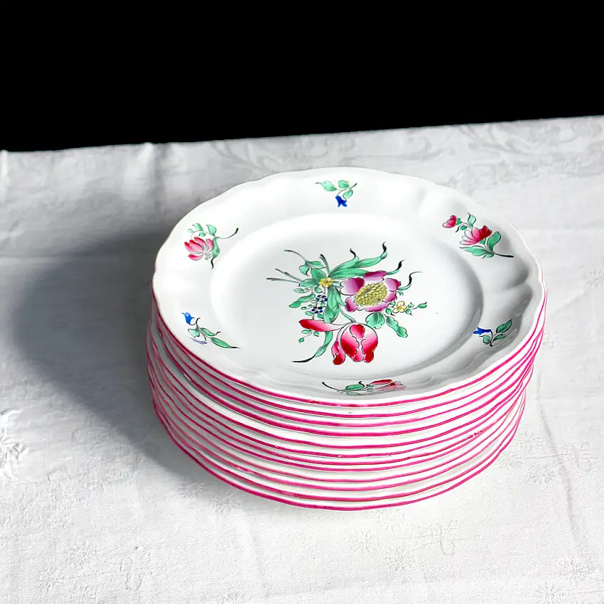 12 assiettes plates de Lunéville