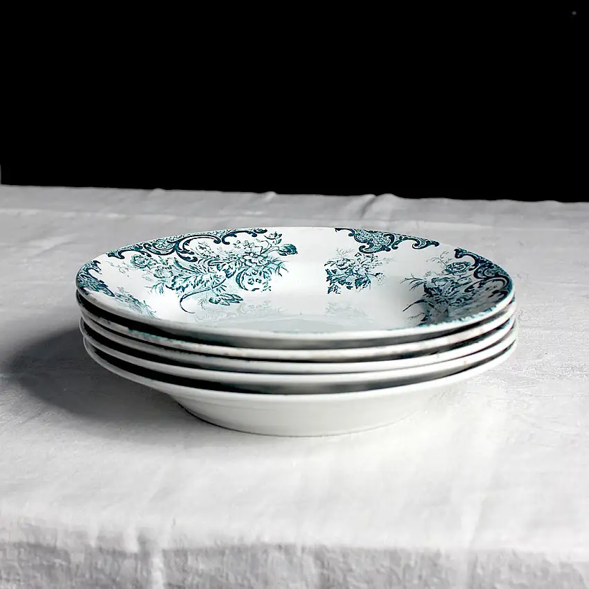 5 grandes assiettes creuses en terre de fer