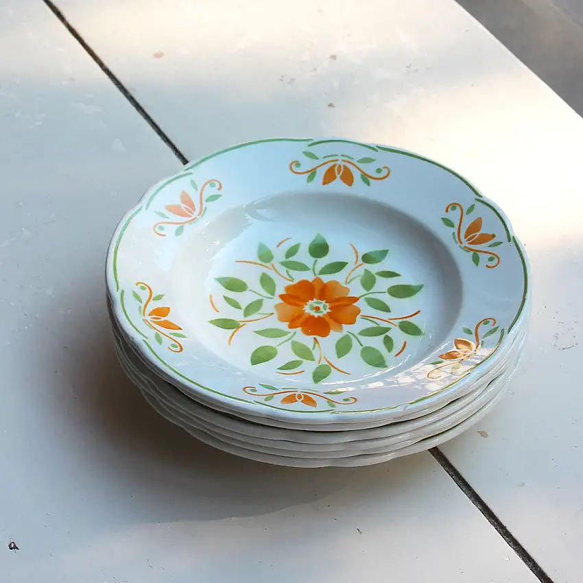 6 assiettes semi-creuses orange et vertes