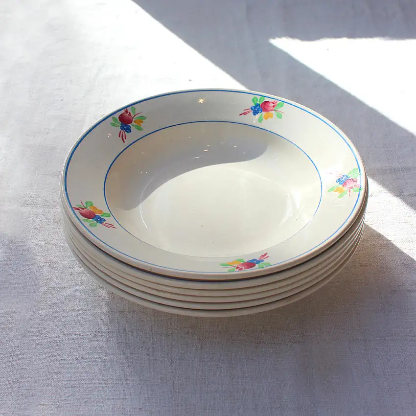 6 assiettes creuses aux bouquets colorés