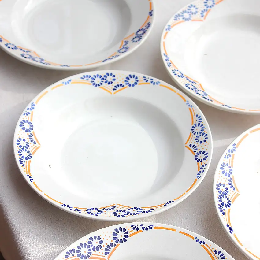 8 assiettes creuses aux marguerites bleues