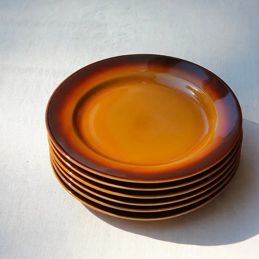 6 assiettes brunes années 70