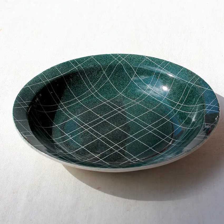 Plat creux en faïence vert foncé