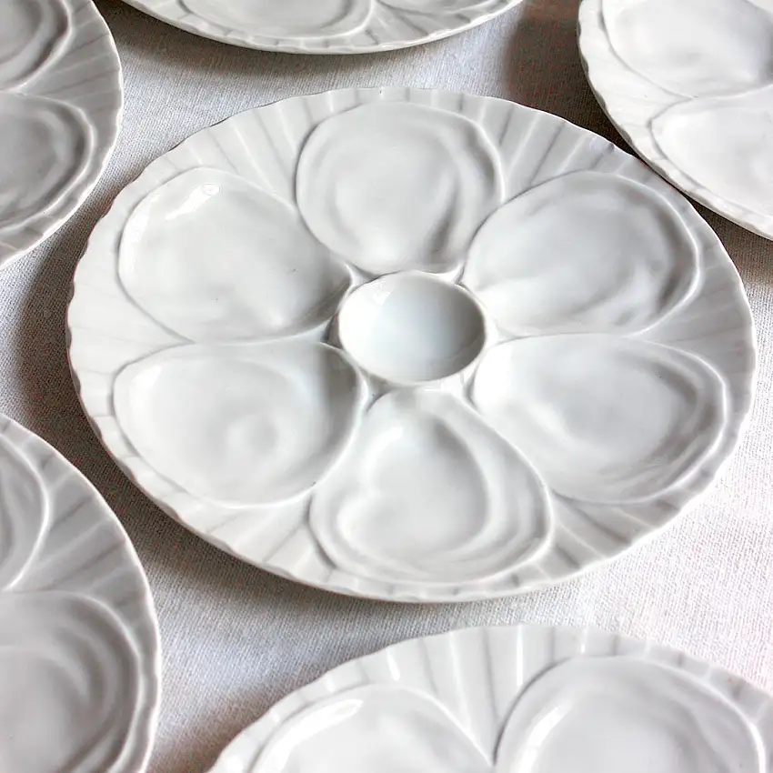 6 assiettes à huîtres en porcelaine blanche