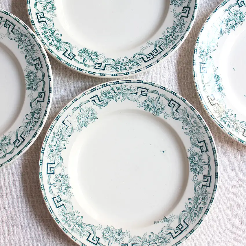 6 assiettes bleues en terre de fer