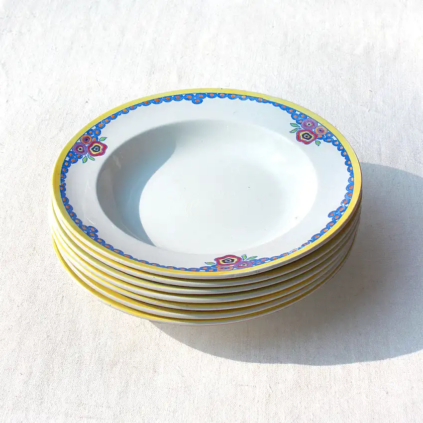 Assiettes art déco aux couleurs vives