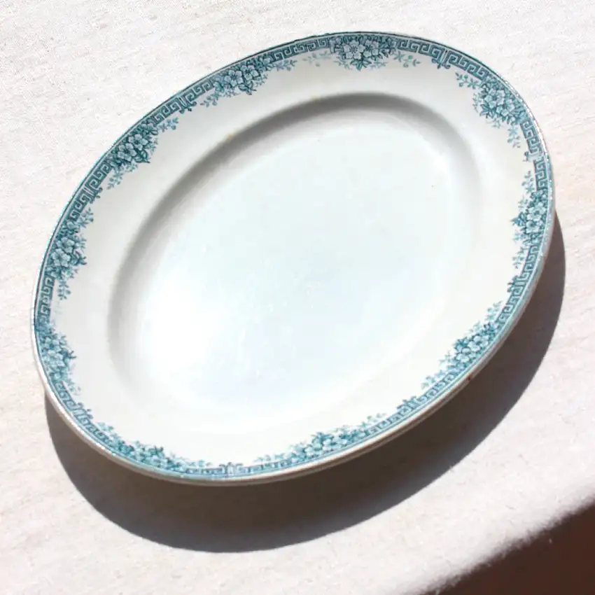 Plat ovale en terre de fer