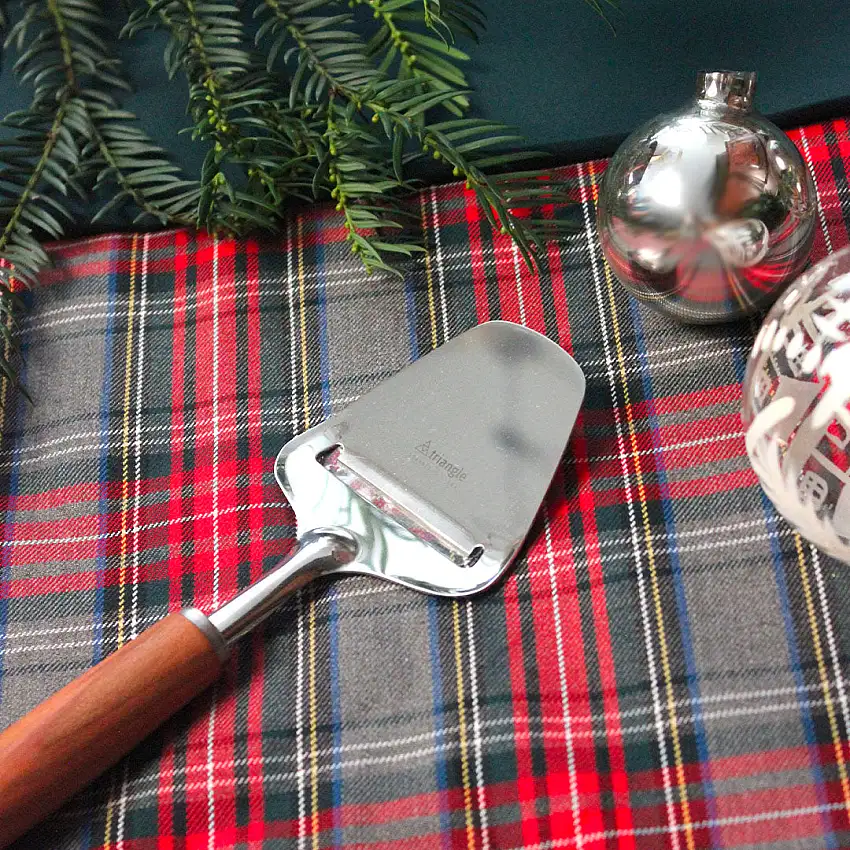 Râpe à fromage manche en bois de prunier