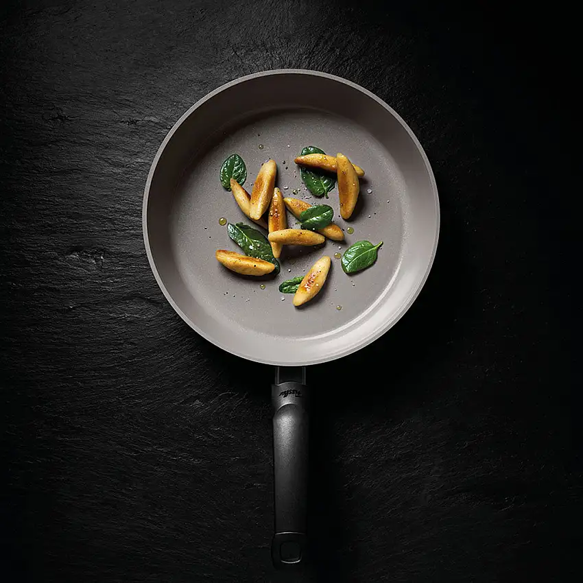 Poêle en céramique à base d’eau Ceratal® Classic de Fissler